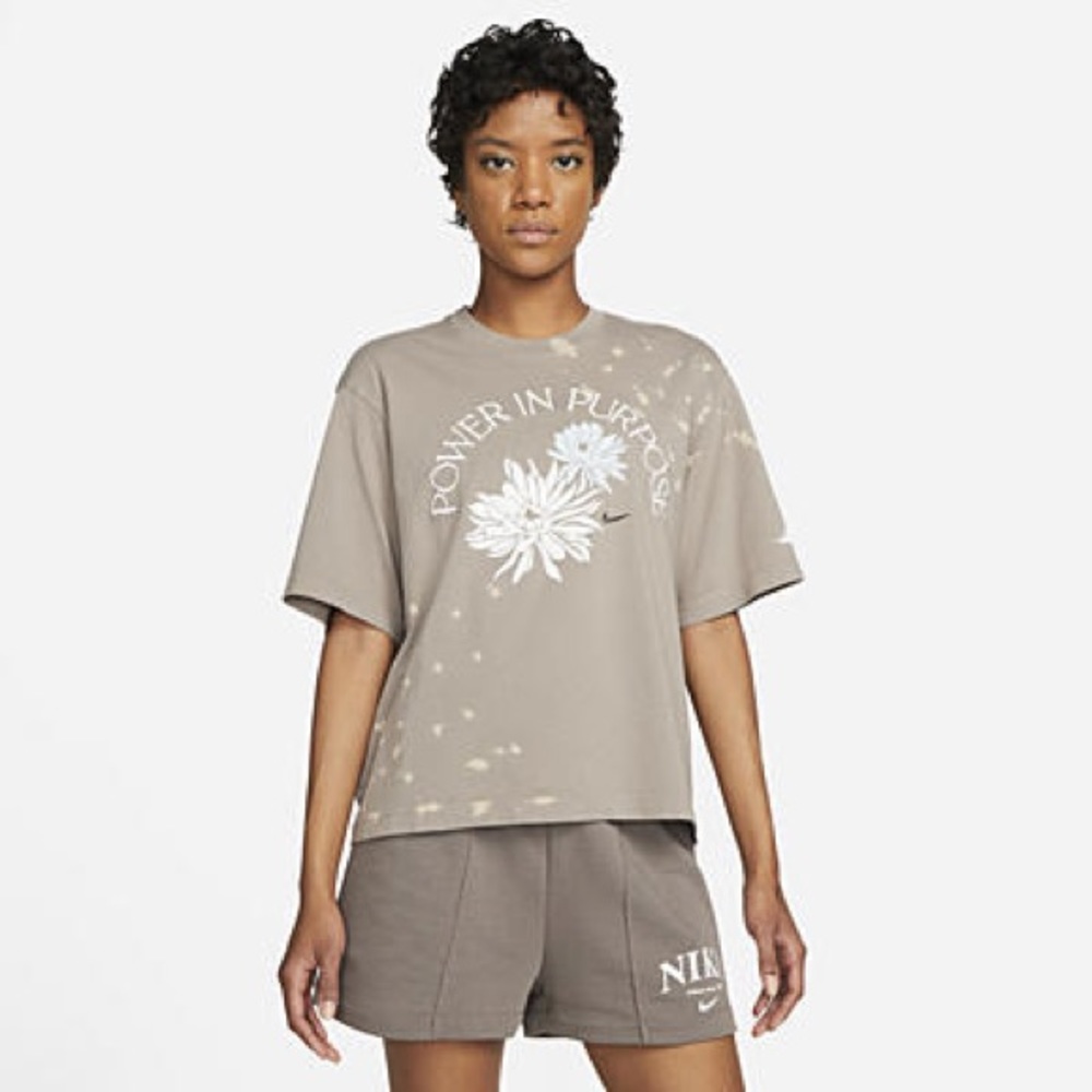 Nike Womens Boxy Tee